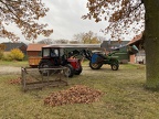 2021-11-20 Backhaus Laubharkaktion mit über 30 Teilnehmern und schwerem Gerät Bilder von Michael Hirata 066